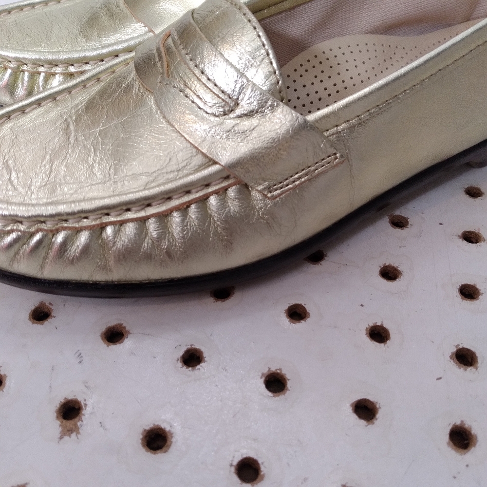 SAS Women's Comfort Loafers Leather Shoes Gold Flat Made In USA ๐บ๐ธ Sz 8 - Picture 10 of 15